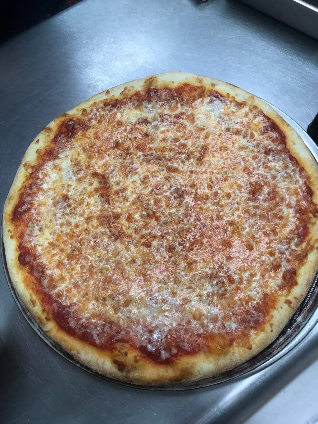 Big Chefs Pizza | restaurant | 10 W Winona Ave, Norwood, PA 19074, USA | 4844946652 OR +1 484-494-6652