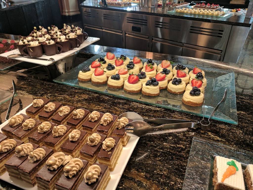 The Circle | restaurant | 1 S County Rd, Palm Beach, FL 33480, USA | 8554355744 OR +1 855-435-5744