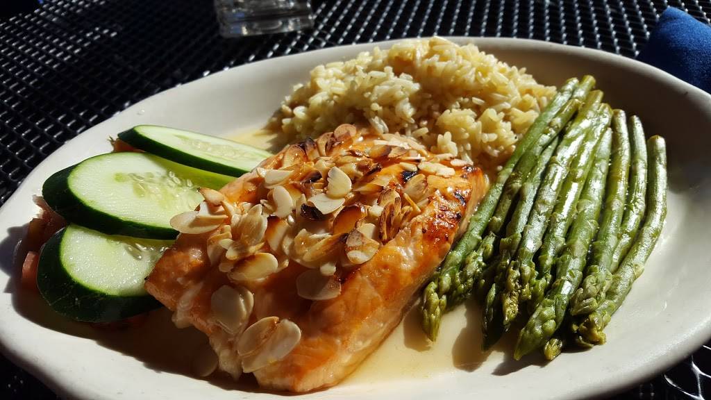 Seaport Grille | restaurant | 6 Rowe Square, Gloucester, MA 01930, USA | 9782829799 OR +1 978-282-9799