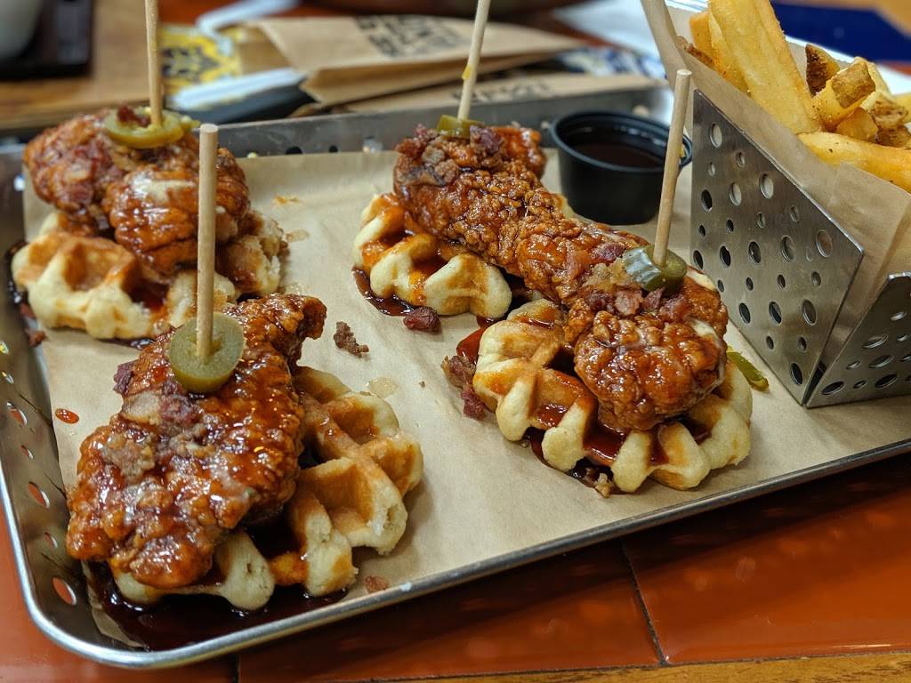 Chilis Grill & Bar | restaurant | Miami International Airport Concourse G Terminal, 4200 NW 36th St 2nd Level, Miami, FL 33122, USA | 3058694830 OR +1 305-869-4830