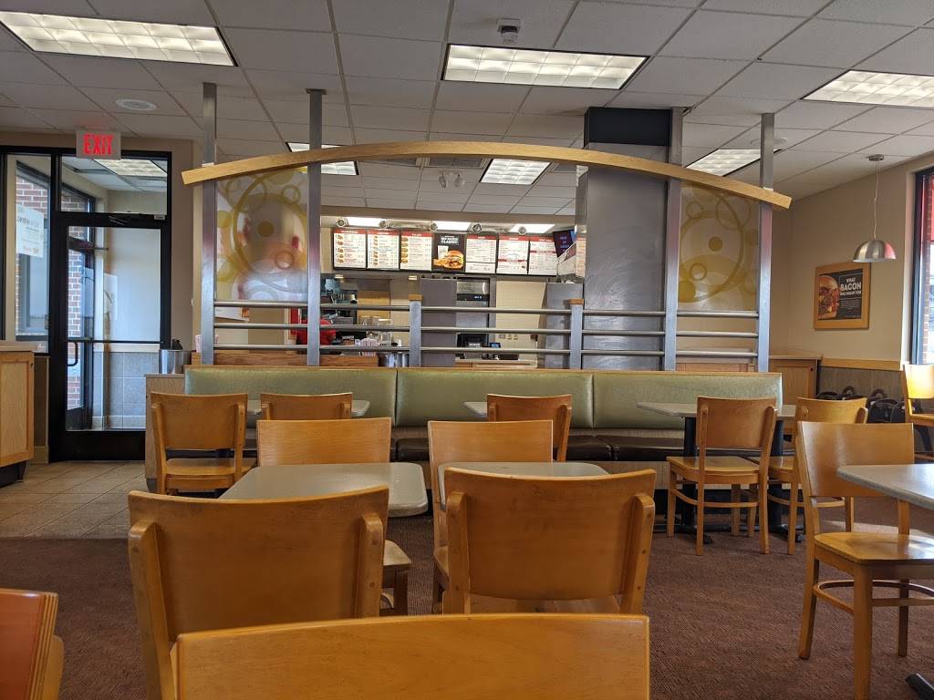 Wendys | restaurant | 4931 N Oak Trafficway, Kansas City, MO 64118, USA | 8164130766 OR +1 816-413-0766