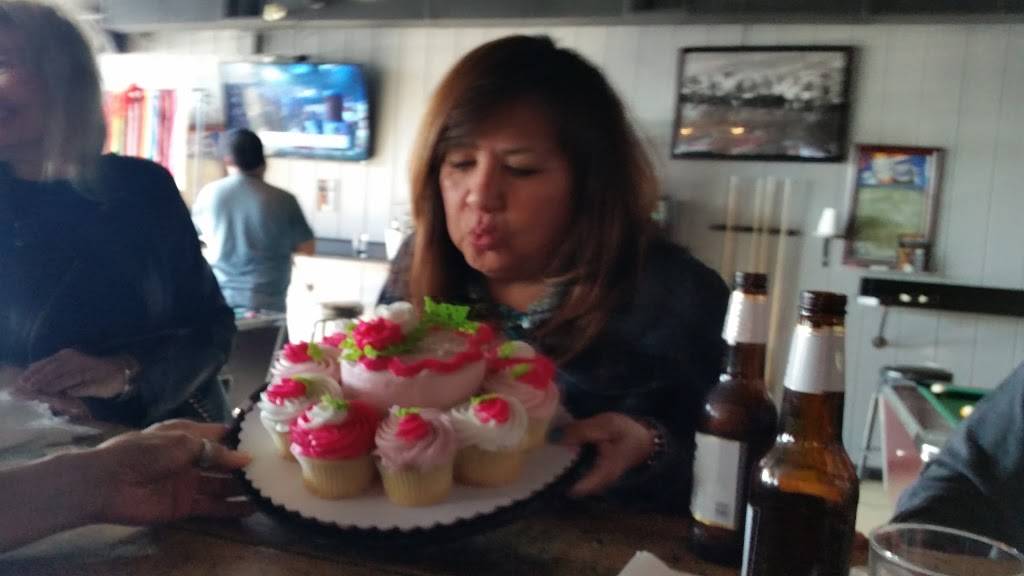 Layover Bar & Grill | restaurant | 4839 S Central Ave, Chicago, IL 60638, USA | 7084580804 OR +1 708-458-0804