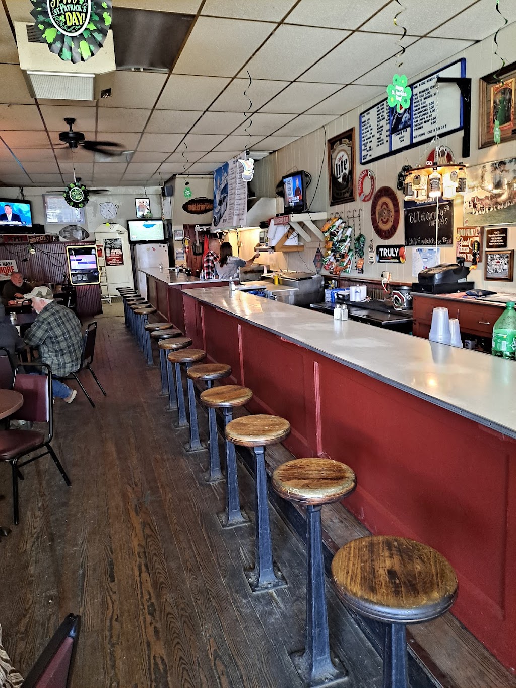 The Corner Pub | restaurant | 201 Broadway St, Jackson, OH 45640, USA | 7402864491 OR +1 740-286-4491