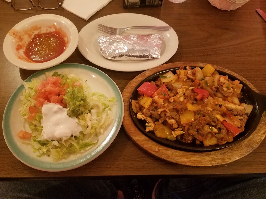 El Kazador Mexican Bar & Grill | restaurant | 200 E Center St, Le Roy, IL 61752, USA | 3099623786 OR +1 309-962-3786