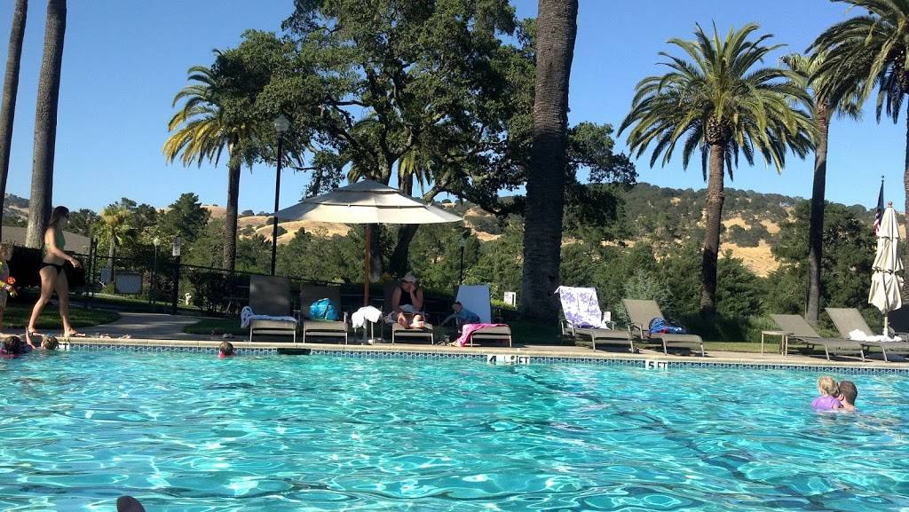 Green Valley Country Club | restaurant | 35 Country Club Dr, Fairfield, CA 94534, USA | 7078641101 OR +1 707-864-1101