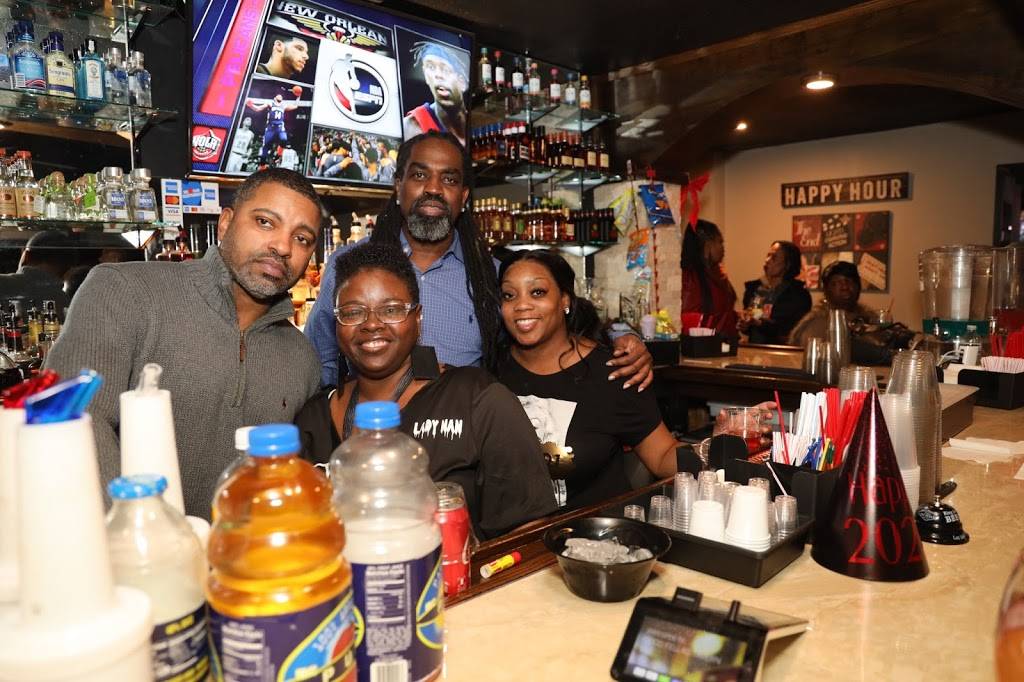 Goodfellas | restaurant | 4218 Bond Ave, East St Louis, IL 62207, USA | 6186469901 OR +1 618-646-9901