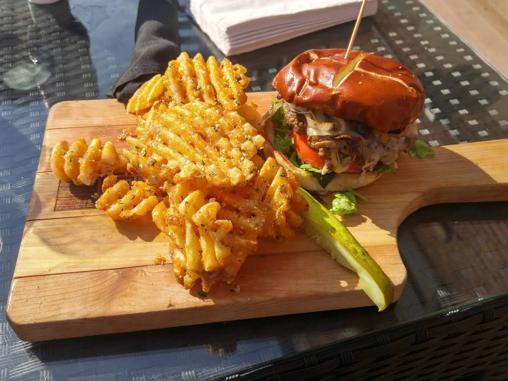 East End Restaurant | restaurant | 1222, 1330 Old River Rd, Cleveland, OH 44113, USA | 2167859996 OR +1 216-785-9996