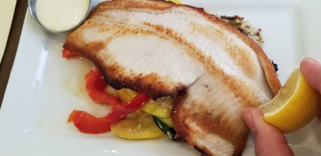 Chequamegon Grill | restaurant | 101 Lake Shore Dr W, Ashland, WI 54806, USA | 7156826727 OR +1 715-682-6727