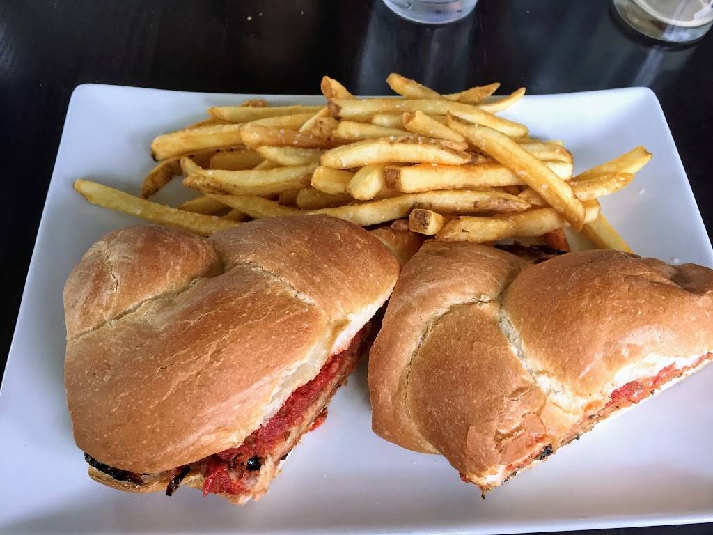 Boathouse Bistro & Pizzeria | restaurant | 19 Shipyard Dr, Hingham, MA 02043, USA | 7817493777 OR +1 781-749-3777