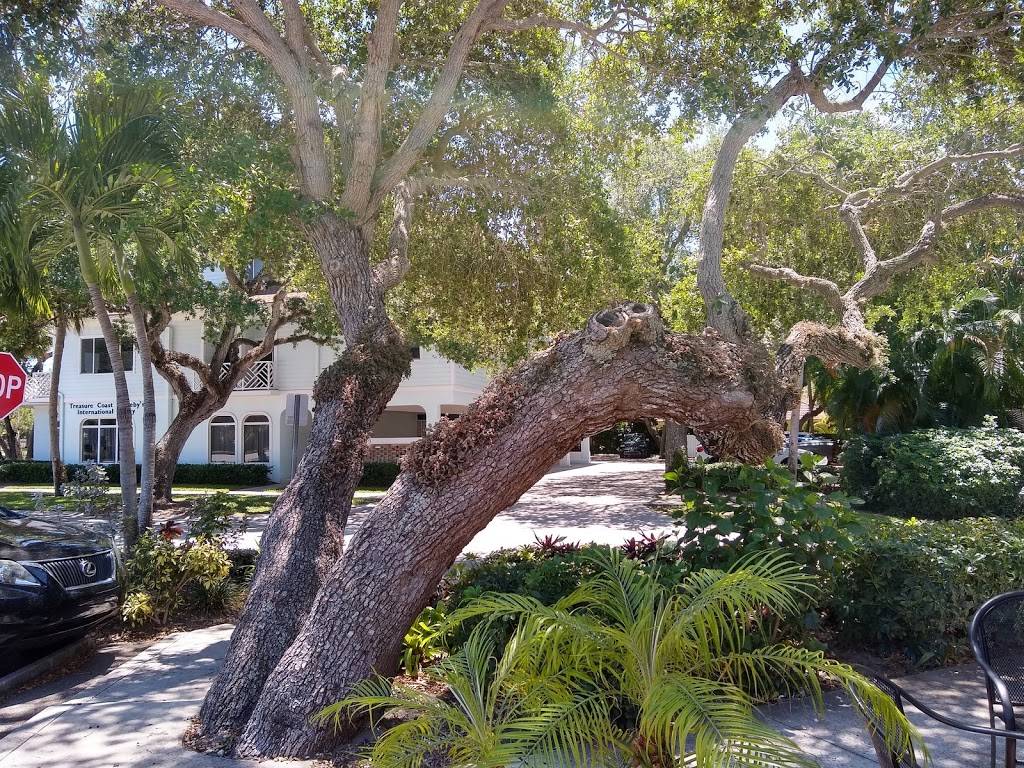 Johnny Ds Market & Bistro | restaurant | 1409 Florida A1A, Vero Beach, FL 32963, USA | 7722344181 OR +1 772-234-4181