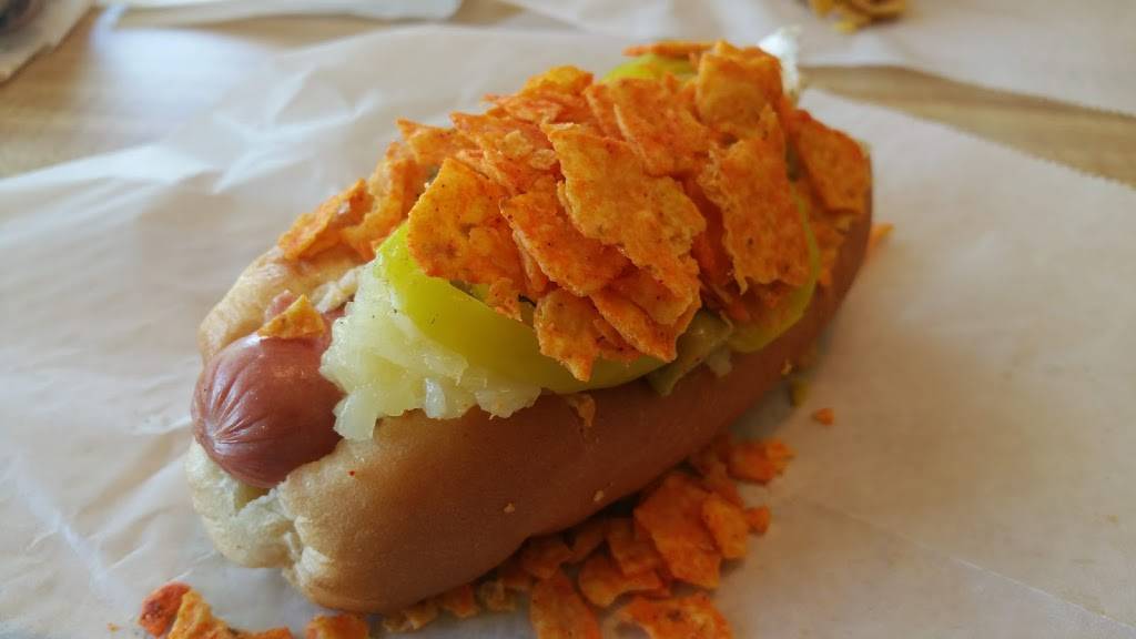 Mad Dogz | restaurant | 3916 W River Dr NE, Comstock Park, MI 49321, USA | 6166479449 OR +1 616-647-9449