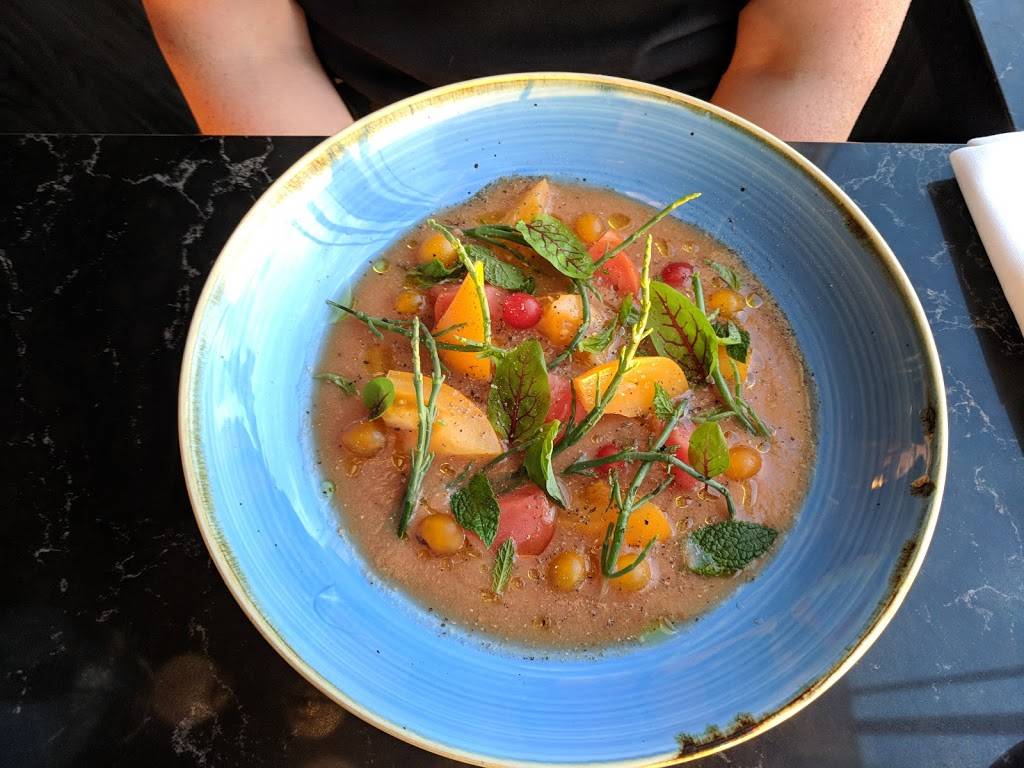 Le ST Laurent Restaurant | restaurant | 460 St. Laurent Boulevard, Penthouse, Ottawa, ON K1K 4Z2, Canada | 6134211444 OR +1 613-421-1444