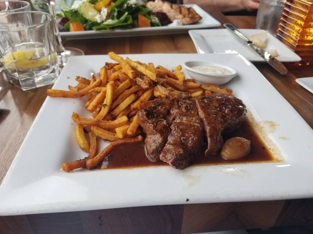 The Rushton | restaurant | 740 St Clair Ave W, Toronto, ON M6C 1B3, Canada | 4166587874 OR +1 416-658-7874