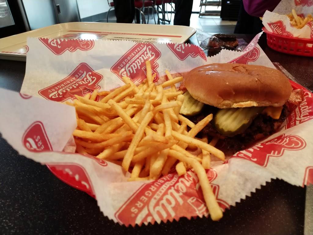 Freddys Frozen Custard & Steakburgers | restaurant | 6006 28th St SE, Grand Rapids, MI 49546, USA | 6165913354 OR +1 616-591-3354