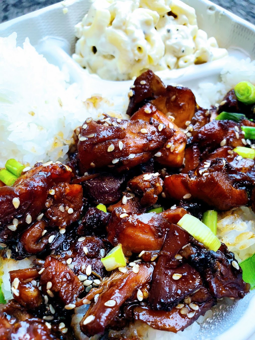 Hawaiian Bros Island Grill | restaurant | 8805 State Line Rd, Kansas City, MO 64114, USA | 8162568352 OR +1 816-256-8352