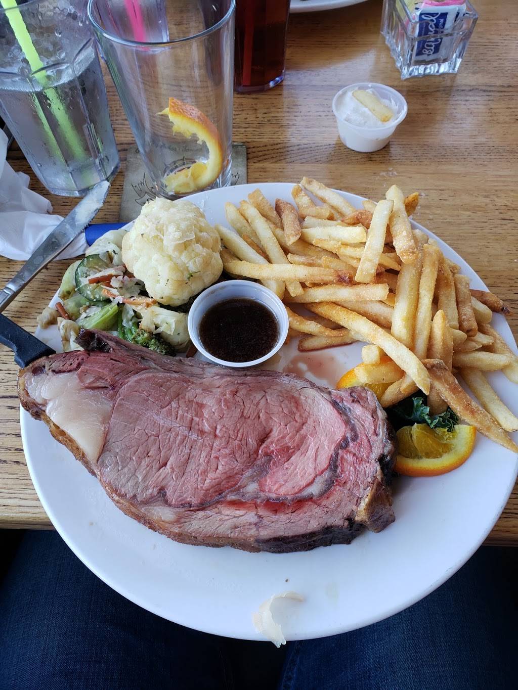 Tugboat Annies | restaurant | 2100 W Bay Dr NW, Olympia, WA 98502, USA | 3609431850 OR +1 360-943-1850