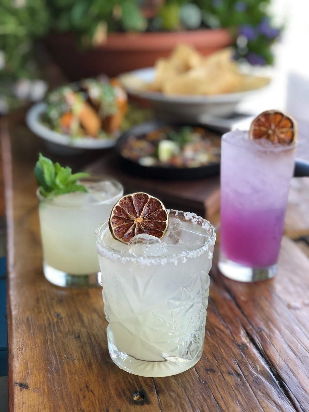 The Cruisery | restaurant | 501 State St, Santa Barbara, CA 93101, USA | 8057293553 OR +1 805-729-3553