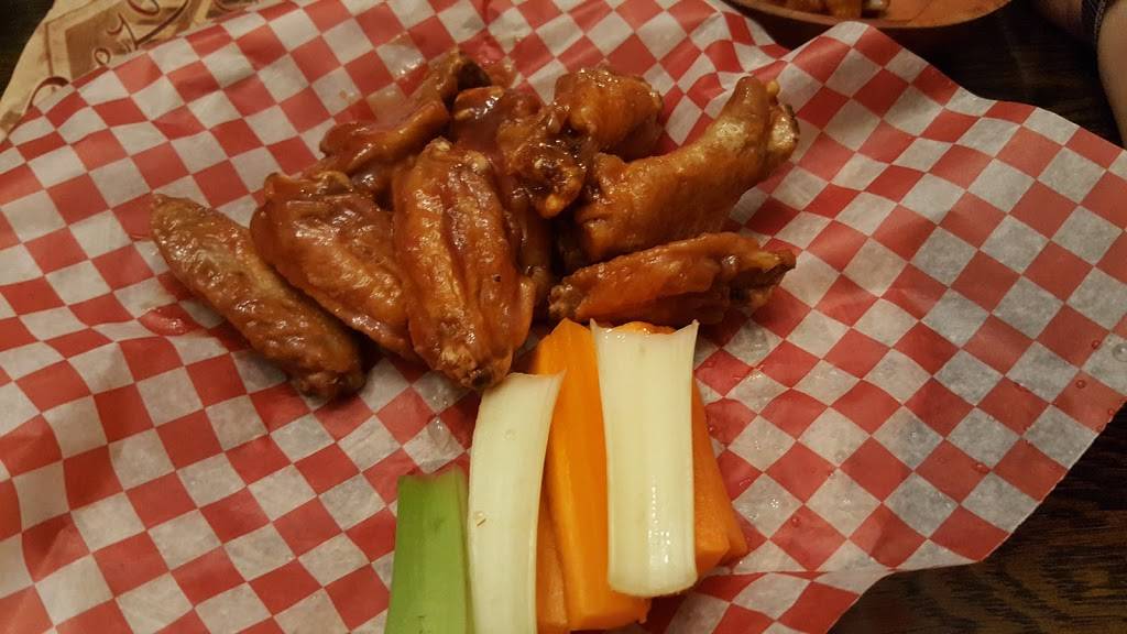 Bezos Bar and Grill | restaurant | 19 Front St N, Thorold, ON L2V 1X3, Canada | 2893623729 OR +1 289-362-3729