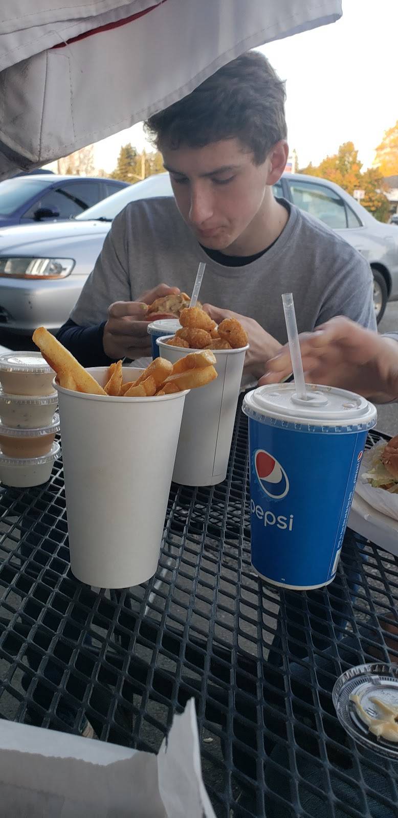 Kozys South Bay In & Out | restaurant | 3425 Shincke Rd NE, Olympia, WA 98506, USA | 3604558543 OR +1 360-455-8543