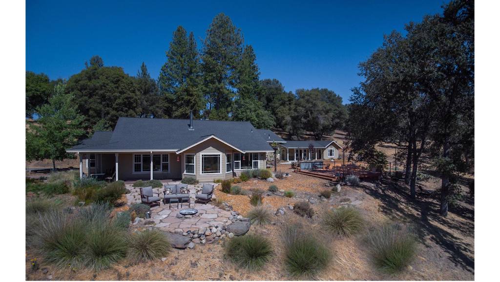 Red Tail Ranch Bed & Breakfast | restaurant | 22307 Ferretti Rd, Groveland, CA 95321, USA | 2099620863 OR +1 209-962-0863