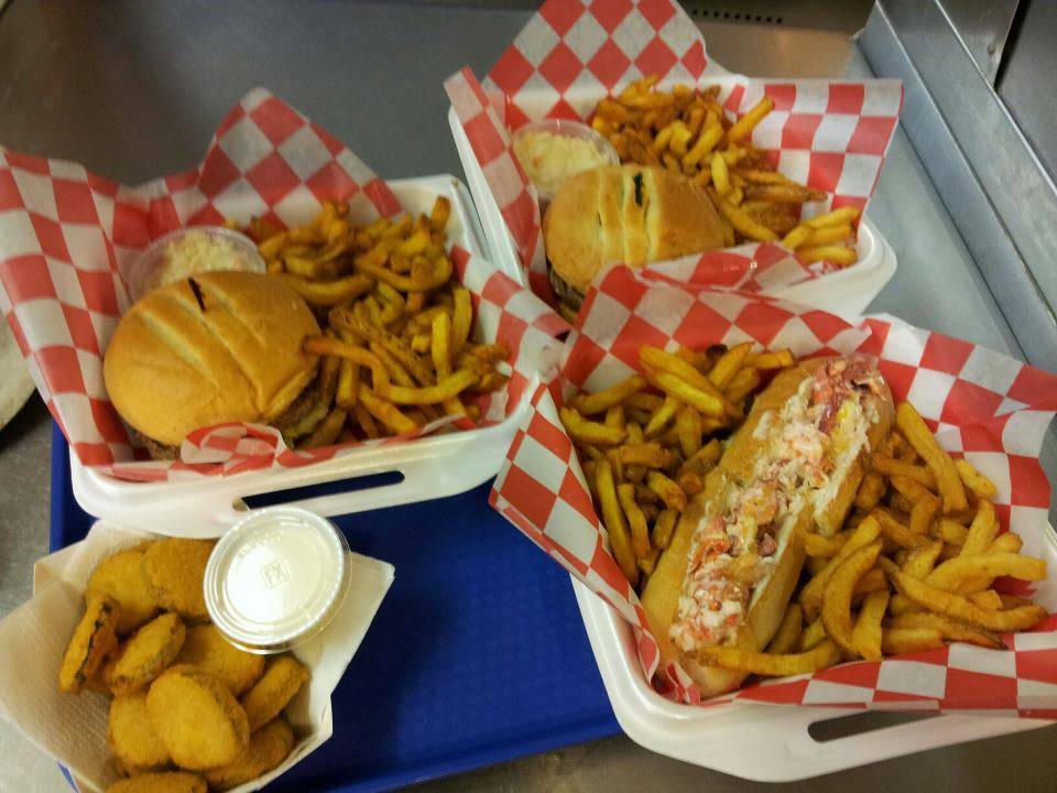 Fonzos Pizza,Seafood&More | meal takeaway | 99 Main St, Madison, ME 04950, USA | 2076965142 OR +1 207-696-5142