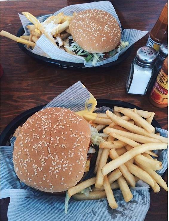 La Reyna De Las Hamburguesas | restaurant | Pso de Los Laureles 91802, El Refugio, Garcia, Redondo, B.C., Mexico | 016643028794 OR +52 664 302 8794