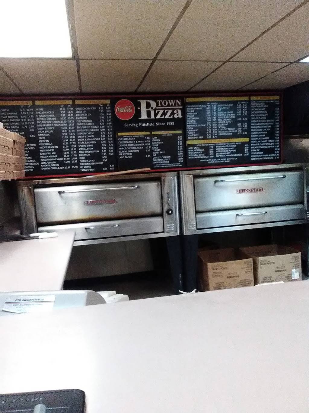 Town Pizza | restaurant | 27 Carroll St, Pittsfield, NH 03263, USA | 6034357144 OR +1 603-435-7144