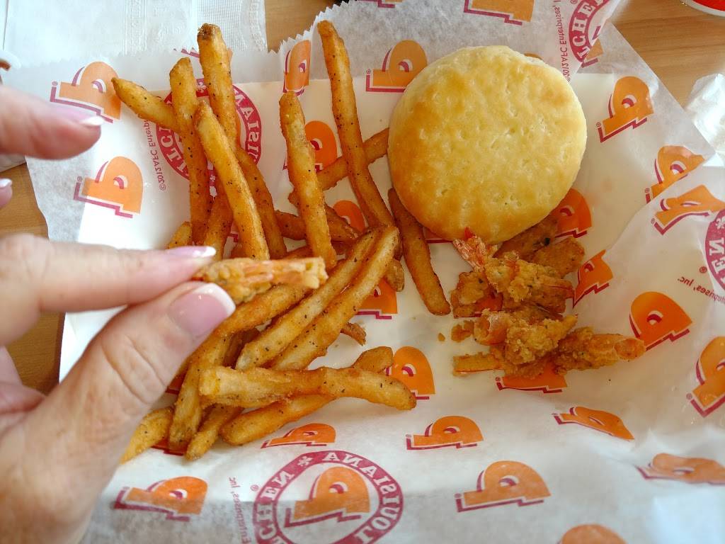 Popeyes Louisiana Kitchen | restaurant | 1379 Towne Square Blvd NW, Roanoke, VA 24012, USA | 5402650100 OR +1 540-265-0100