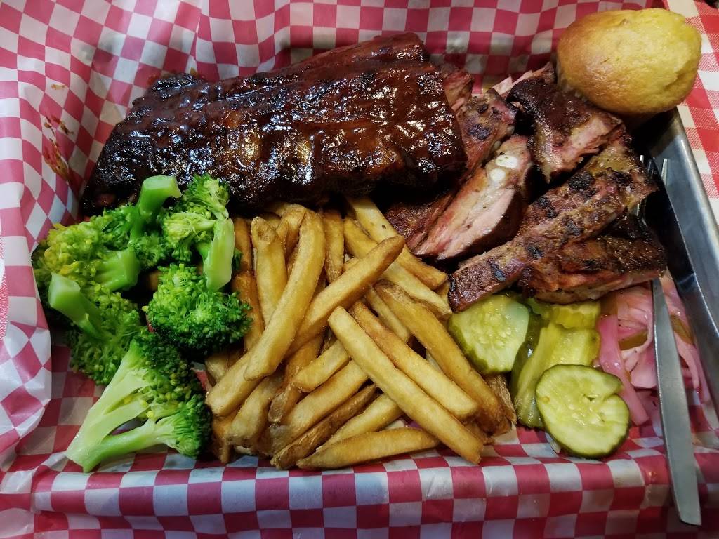Famous Daves Bar-B-Que | restaurant | 1003 W Patrick St, Frederick, MD 21703, USA | 3016826100 OR +1 301-682-6100