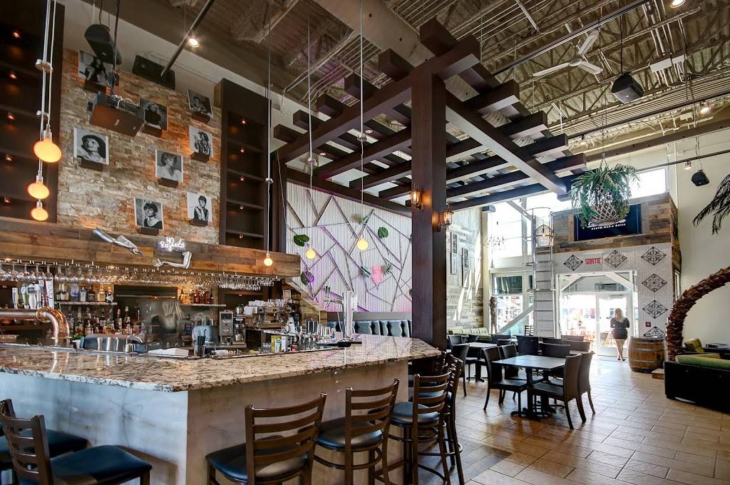 DIVALIVA | restaurant | 205 Promenade Du Centropolis, Laval, QC H7T 0B3, Canada | 4506886588 OR +1 450-688-6588