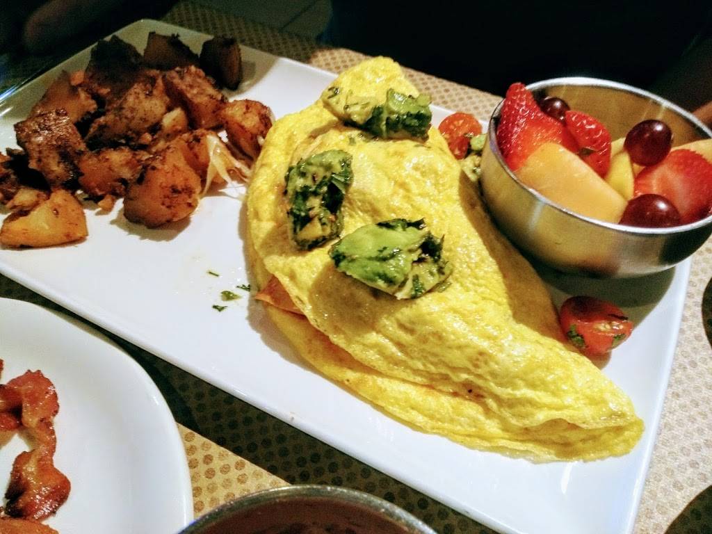 Glorias Latin Cuisine | restaurant | 17623 La Cantera Pkwy #103, San Antonio, TX 78257, USA | 2104515412 OR +1 210-451-5412