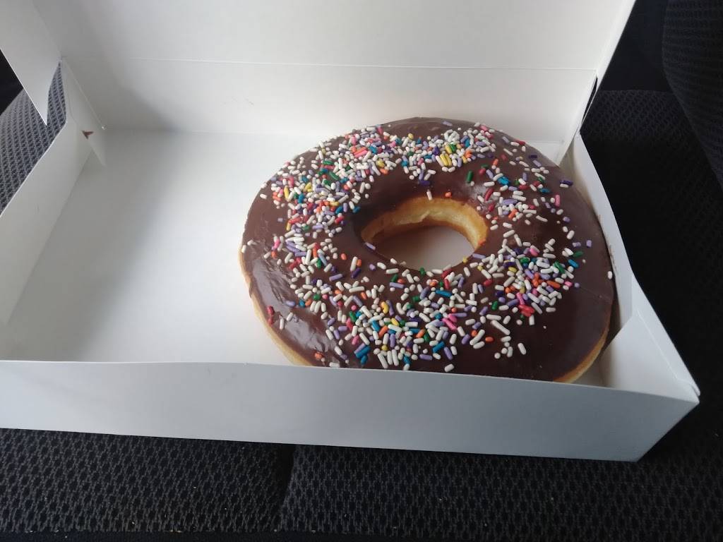 Texas Donuts | restaurant | 8224 Gunston Corner Ln, Lorton, VA 22079, USA | 7035513110 OR +1 703-551-3110