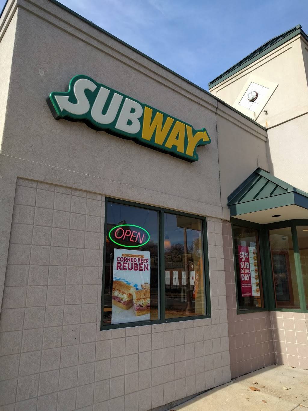 Subway Restaurants | restaurant | 2255 S Grand Blvd, St. Louis, MO 63104, USA | 3147711192 OR +1 314-771-1192