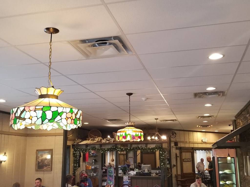 Pattys Restaurant | restaurant | 20630 TN-22, Wildersville, TN 38388, USA | 7319671955 OR +1 731-967-1955