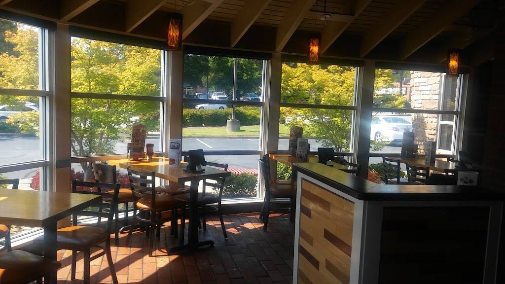 Chilis Grill & Bar | restaurant | 7800 North Point Pkwy, Alpharetta, GA 30022, USA | 7705949063 OR +1 770-594-9063