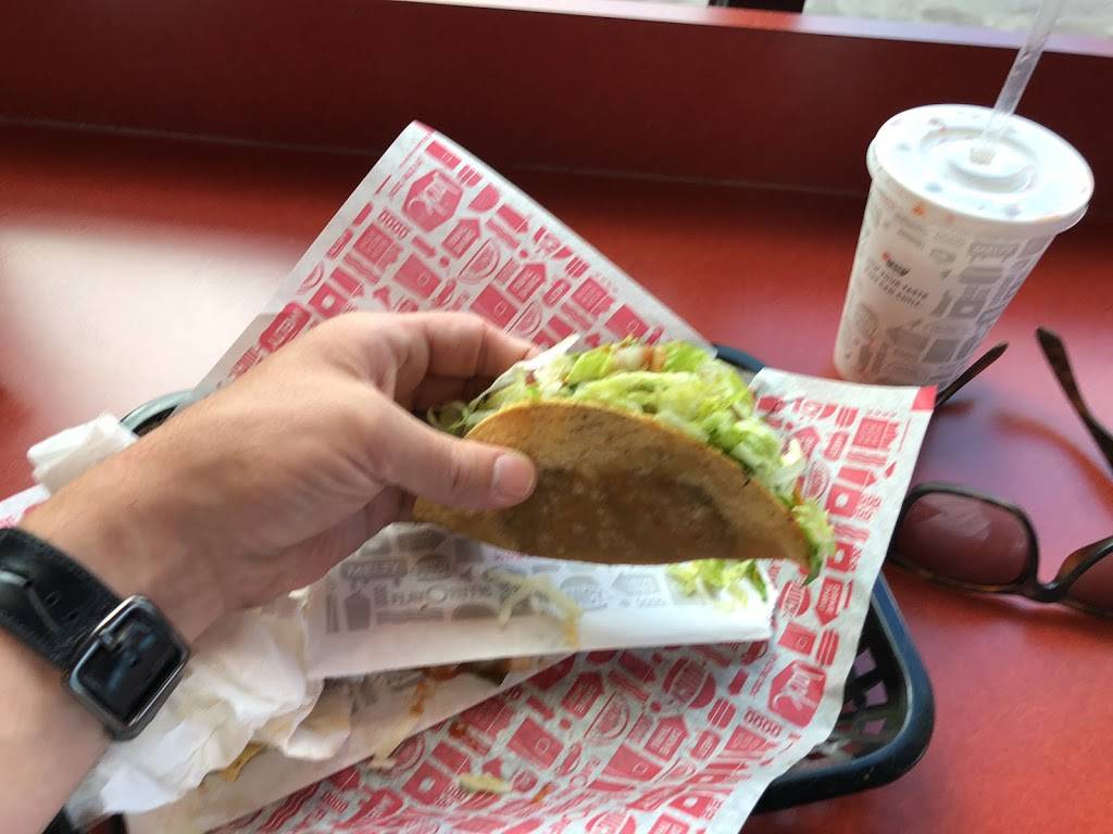 Jack in the Box | restaurant | 18901 Bear Valley Rd, Apple Valley, CA 92308, USA | 7602476661 OR +1 760-247-6661