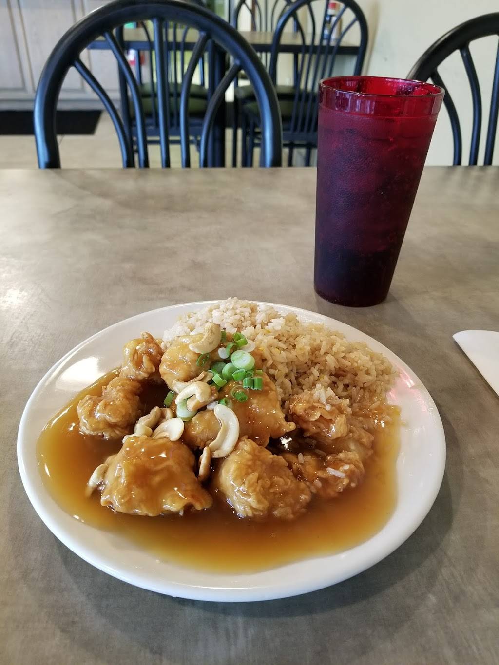 Lucys Chinese Food | restaurant | 2456 E Sunshine St, Springfield, MO 65804, USA | 4178829964 OR +1 417-882-9964