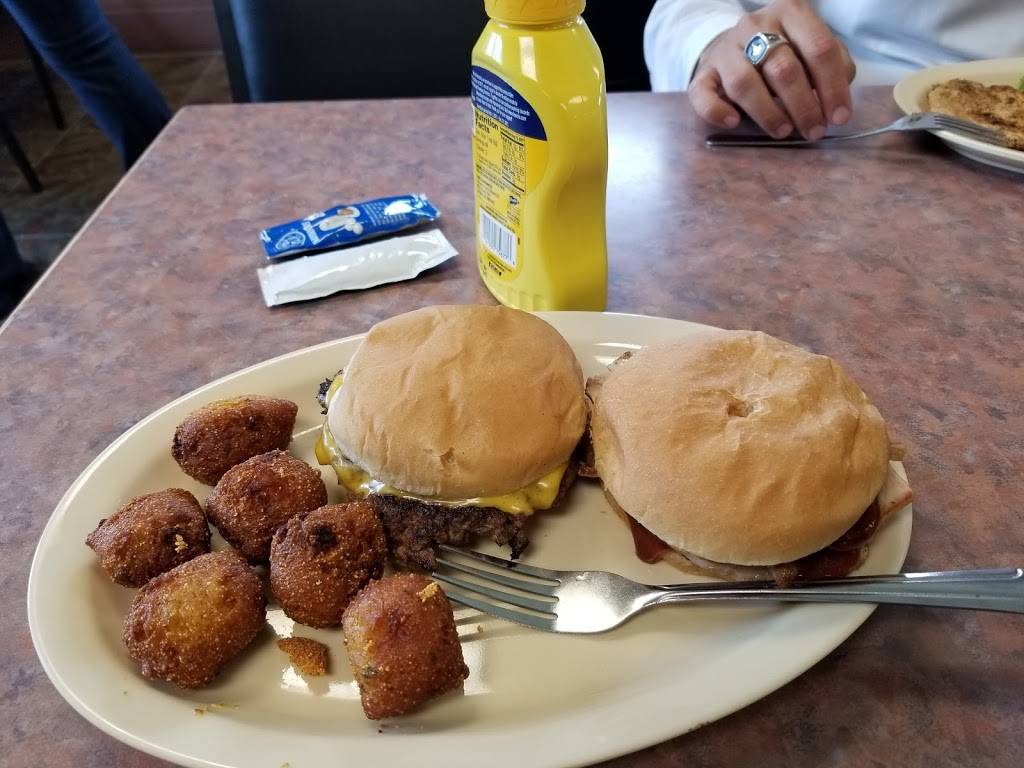 Chucks BBQ | restaurant | 1420 S Park Ave, Herrin, IL 62948, USA | 6189886566 OR +1 618-988-6566