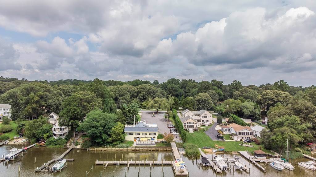 Donnellys Dockside | restaurant | 1050 Deep Creek Ave, Arnold, MD 21012, USA | 4107574045 OR +1 410-757-4045
