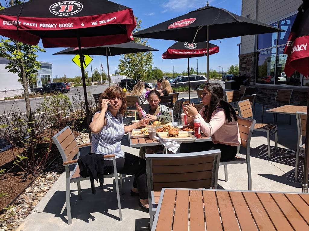 MOOYAH Burgers, Fries & Shakes | restaurant | 10010 Shops Way, Northborough, MA 01532, USA | 5084662300 OR +1 508-466-2300