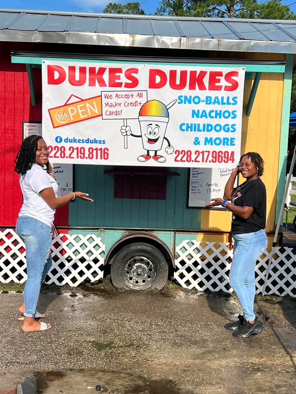 Dukes Dukes | restaurant | 6025 Grierson St, Moss Point, MS 39563, USA | 2282179694 OR +1 228-217-9694