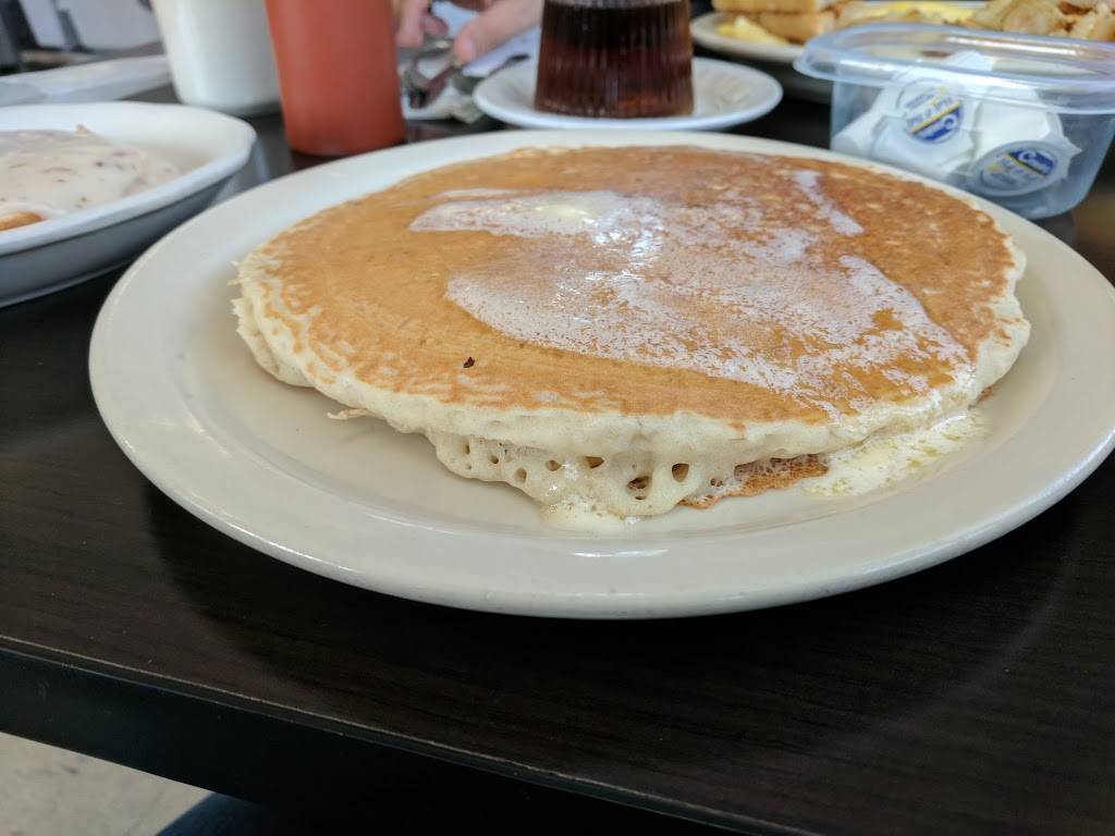 Candys Diner | restaurant | 21874 Old Valley Pike, Woodstock, VA 22664, USA | 5404594292 OR +1 540-459-4292