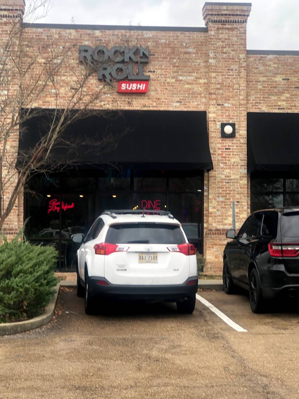 Rock N Roll Sushi | restaurant | 733 Lake Harbour Dr suite k, Ridgeland, MS 39157, USA | 7693001911 OR +1 769-300-1911