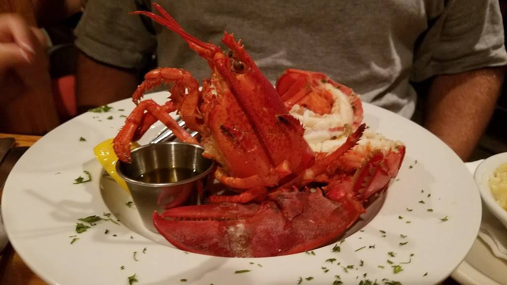 Fins Fish House & Raw Bar | restaurant | 243 Rehoboth Ave, Rehoboth Beach, DE 19971, USA | 3022263467 OR +1 302-226-3467