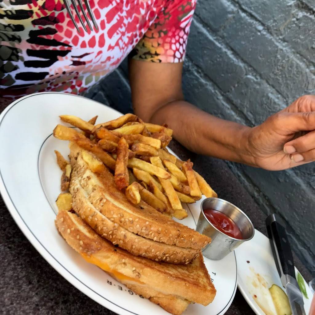 The Capital Burger | restaurant | 1005 7th St NW, Washington, DC 20001, USA | 2026380414 OR +1 202-638-0414