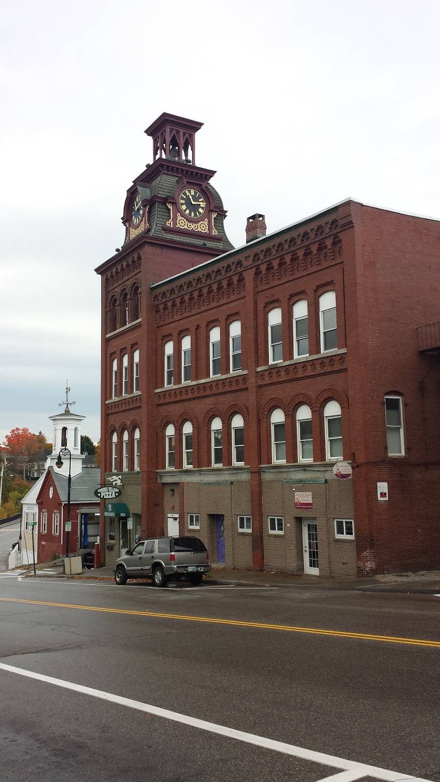 Famous Village Pizza | restaurant | 116 Main St, Pembroke, NH 03275, USA | 6034858940 OR +1 603-485-8940