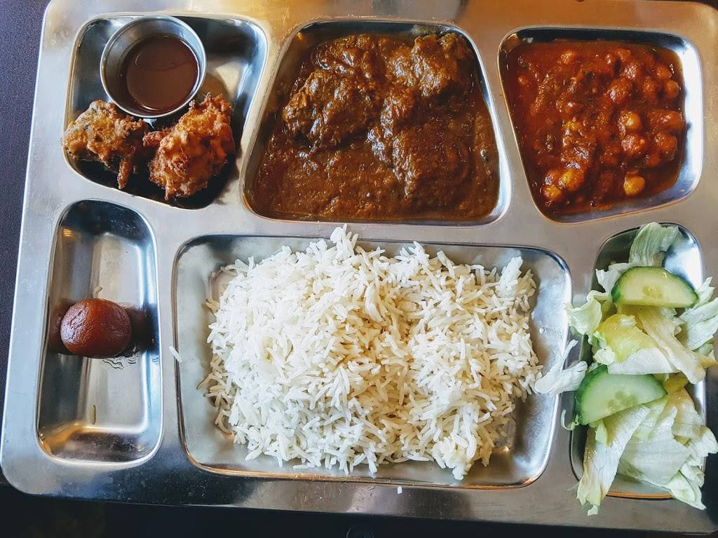 Indian Hut Restaurant | restaurant | 3 Mountain St, Grimsby, ON L3M 3J5, Canada | 2893360718 OR +1 289-336-0718