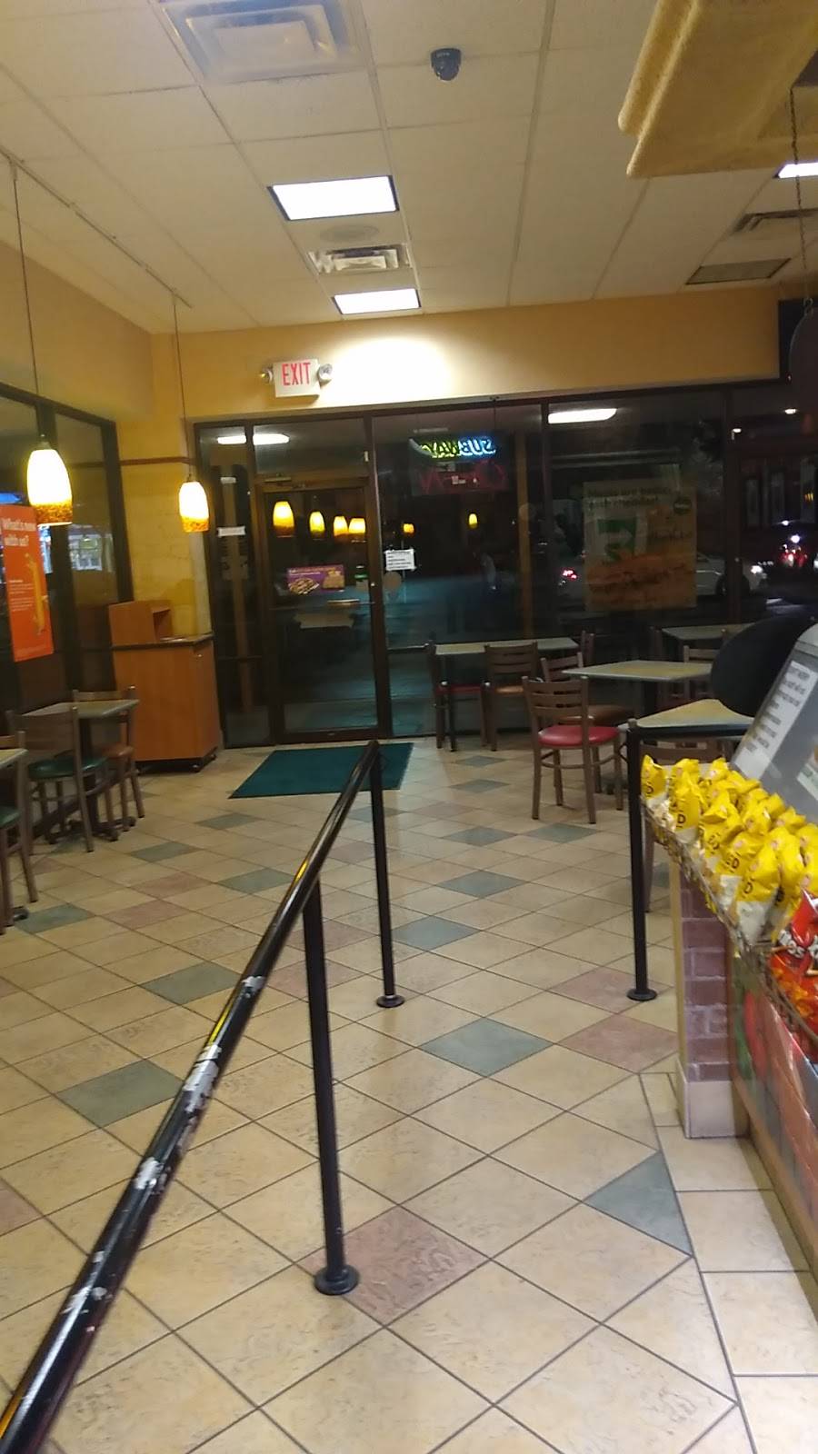 Subway | restaurant | 898 49th St N, St. Petersburg, FL 33710, USA | 7273277518 OR +1 727-327-7518