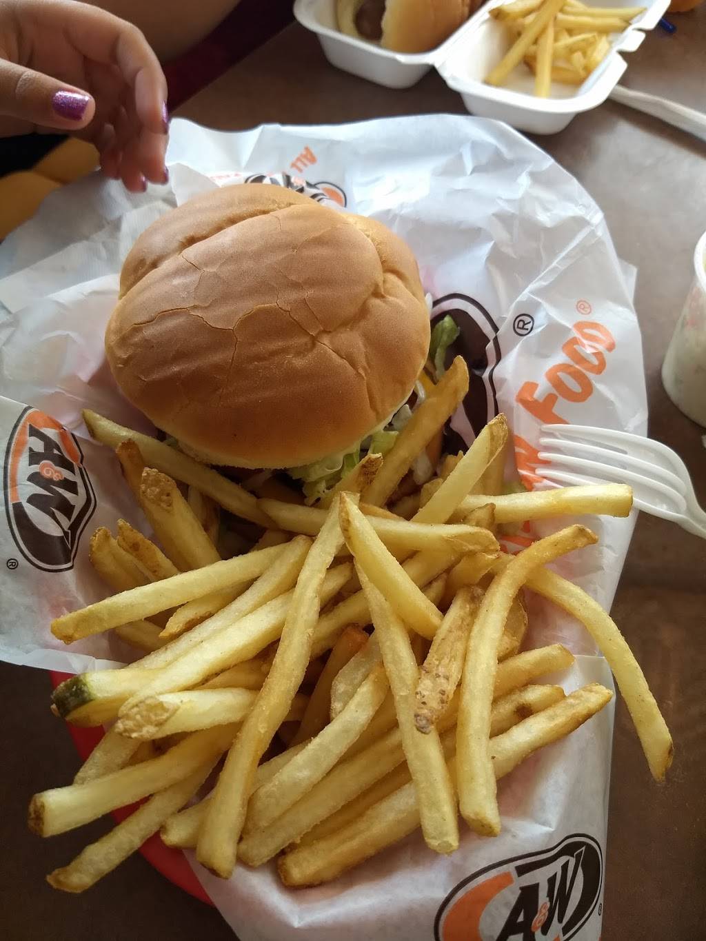 A&W Family Restaurant of Faribault | restaurant | 404 Wilson Ave NW, Faribault, MN 55021, USA | 5073349379 OR +1 507-334-9379