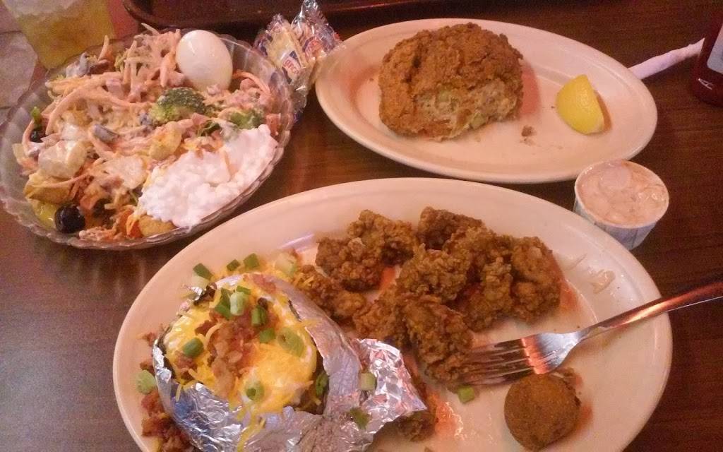 Larrys French Market & Cajun Restaurant | restaurant | 3701 Pure Atlantic Rd, Groves, TX 77619, USA | 4099623381 OR +1 409-962-3381